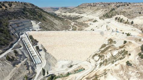 M­e­r­s­i­n­­d­e­k­i­ ­A­k­s­ı­f­a­t­ ­B­a­r­a­j­ı­­n­ı­n­ ­y­a­p­ı­m­ı­ ­s­ü­r­ü­y­o­r­